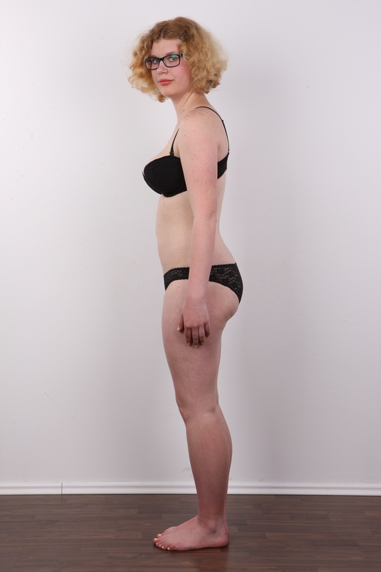 8. Download full pics of Kristyna (19) from czechcasting.com