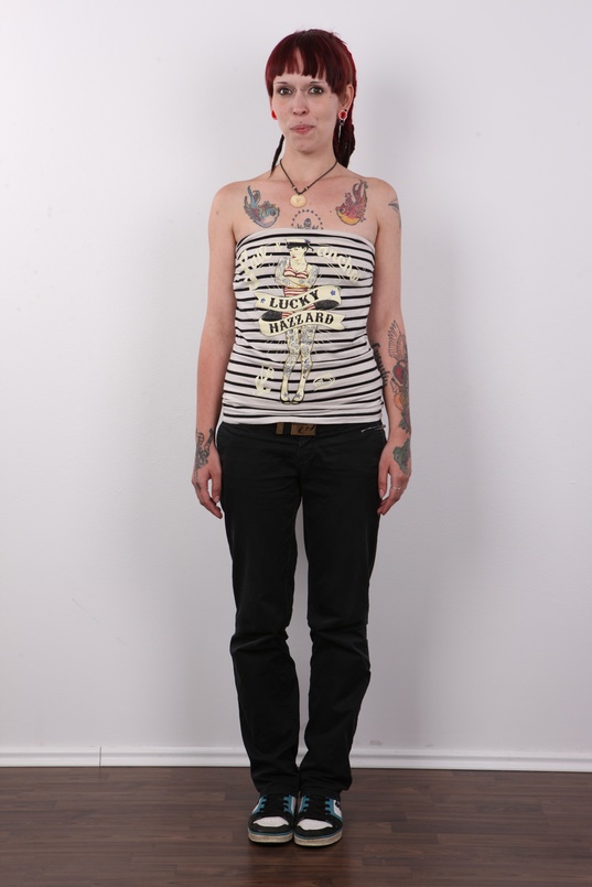 2. Download full pics of Petra (26) from czechcasting.com