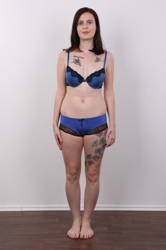 7. Download full pics of Veronika (22) from czechcasting.com