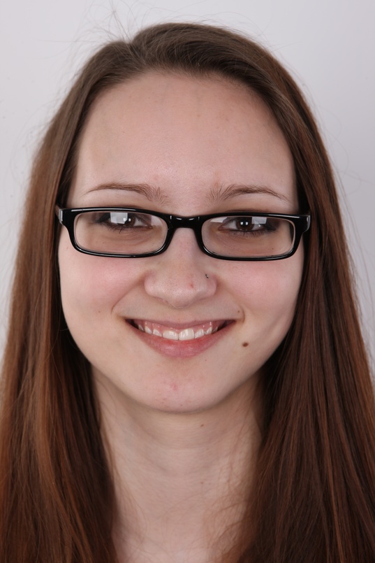 1. Download full pics of Martina (21) from czechcasting.com