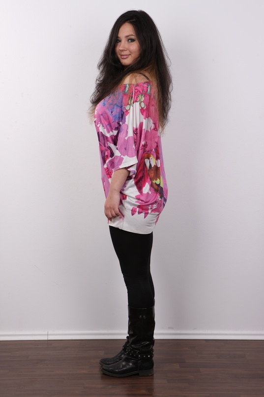 3. Download full pics of Kata (20) from czechcasting.com