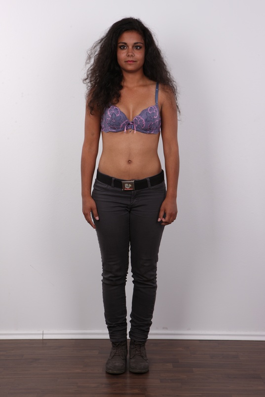 4. Download full pics of Tereza (19) from czechcasting.com