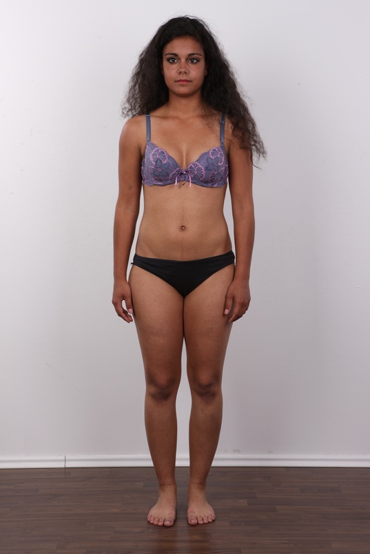 7. Download full pics of Tereza (19) from czechcasting.com