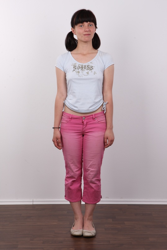 2. Download full pics of Nikola (19) from czechcasting.com