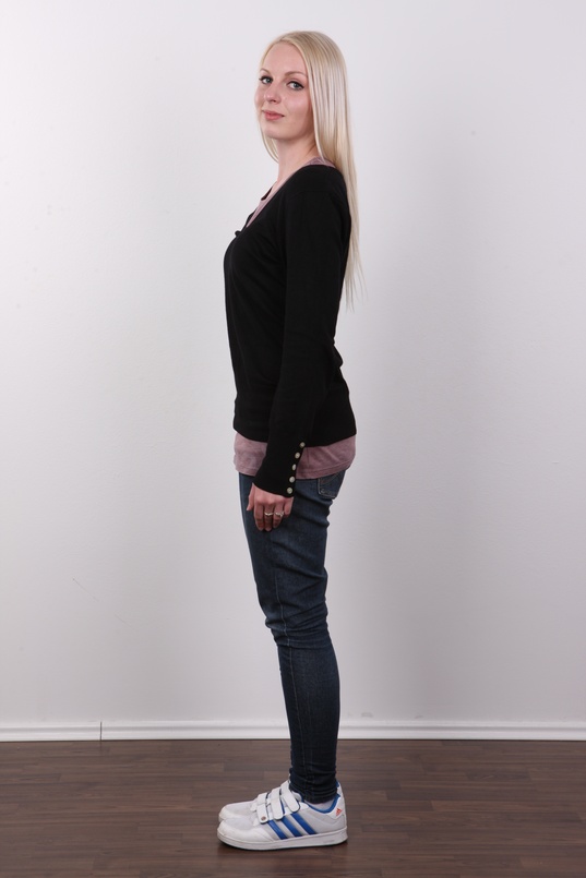 3. Download full pics of Kamila (21) from czechcasting.com