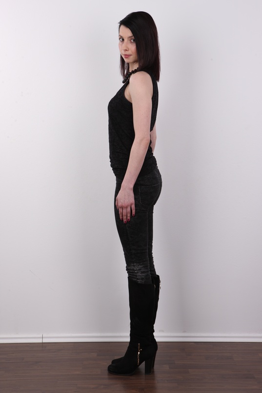 3. Download full pics of Vendula (24) from czechcasting.com