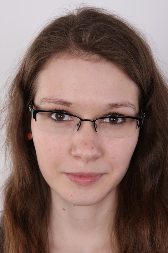 1. Download full pics of Tereza (20) from czechcasting.com