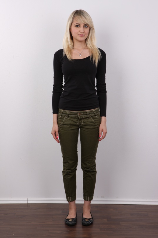 2. Download full pics of Erika (21) from czechcasting.com