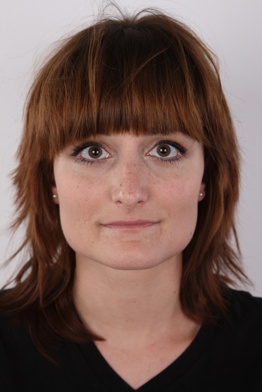 1. Download full pics of Marie (24) from czechcasting.com