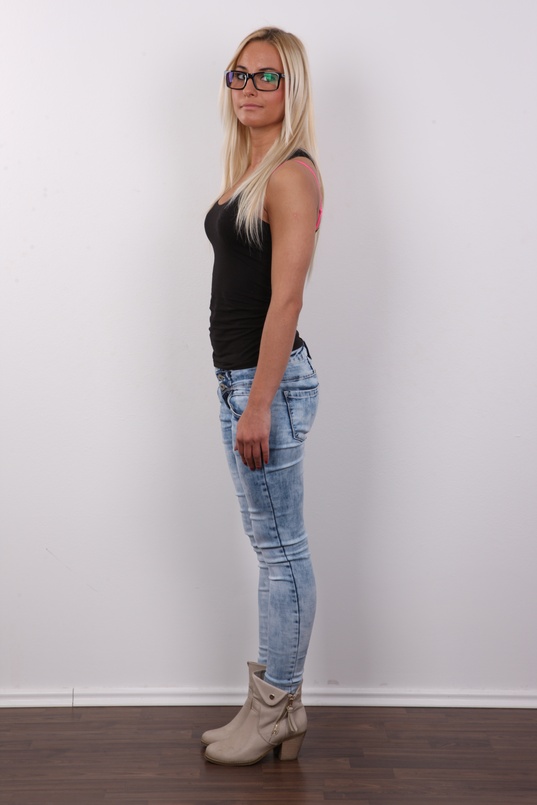 3. Download full pics of Misa (19) from czechcasting.com