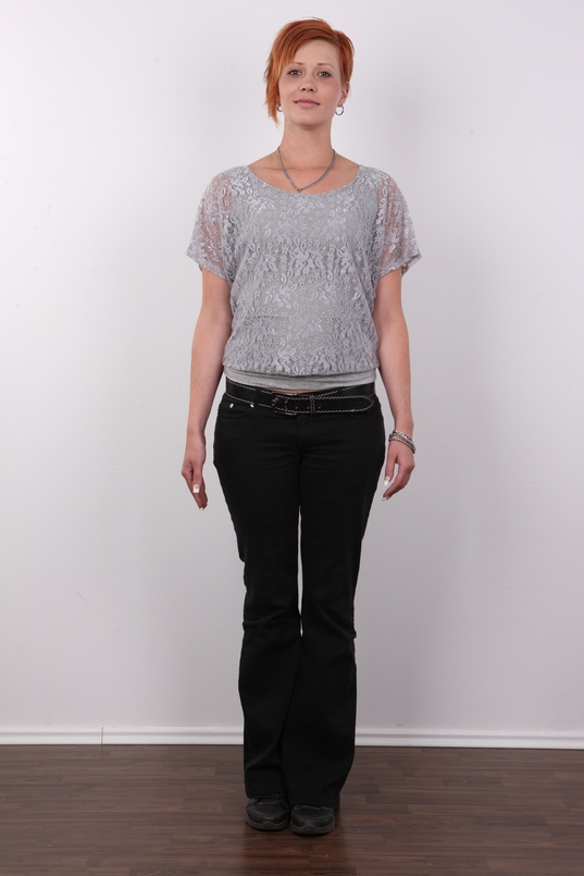 2. Download full pics of Iva (27) from czechcasting.com