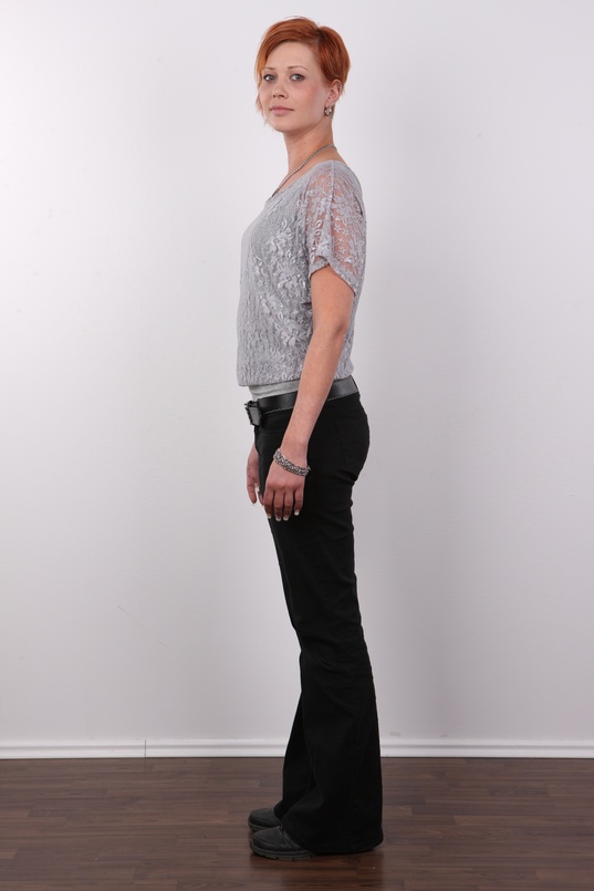 3. Download full pics of Iva (27) from czechcasting.com