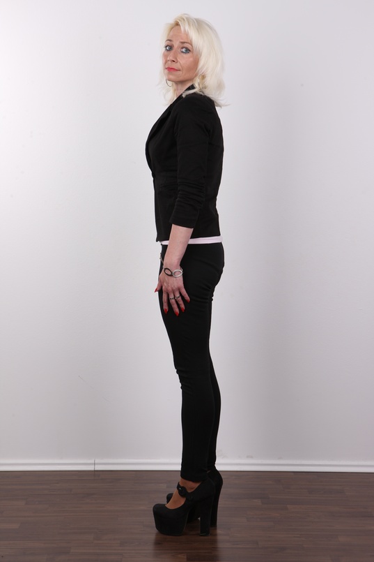 3. Download full pics of Alena (34) from czechcasting.com