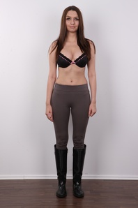 4. Download full pics of Klara (22) from czechcasting.com