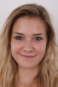 1. Download full pics of Andrea (19) from czechcasting.com