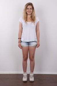 2. Download full pics of Andrea (19) from czechcasting.com