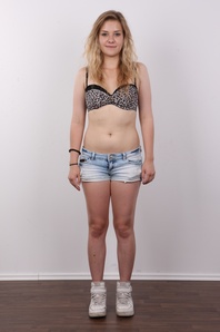 4. Download full pics of Andrea (19) from czechcasting.com