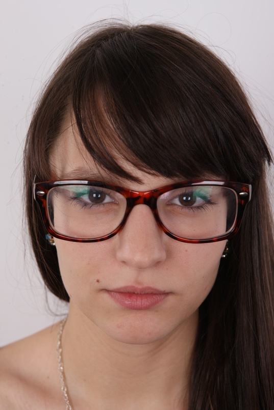 1. Download full pics of Marcela (19) from czechcasting.com