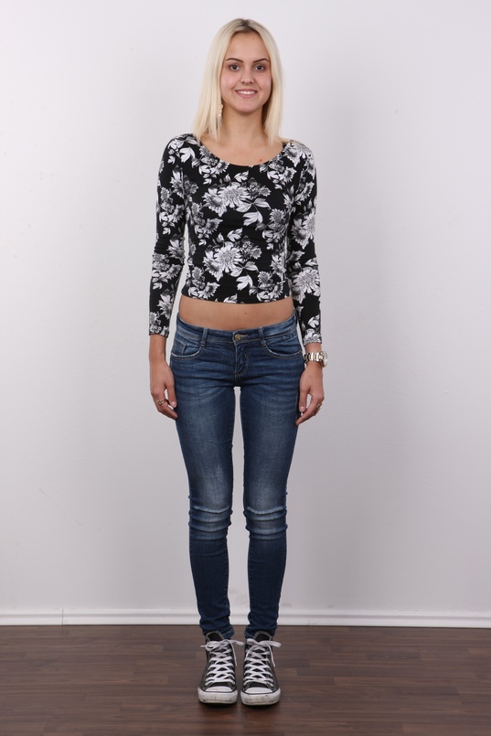 2. Download full pics of Veronika (20) from czechcasting.com