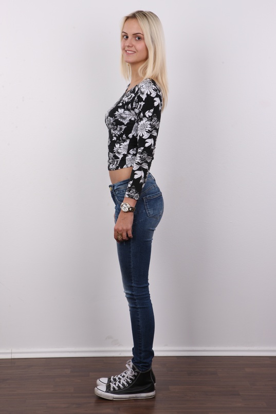 3. Download full pics of Veronika (20) from czechcasting.com