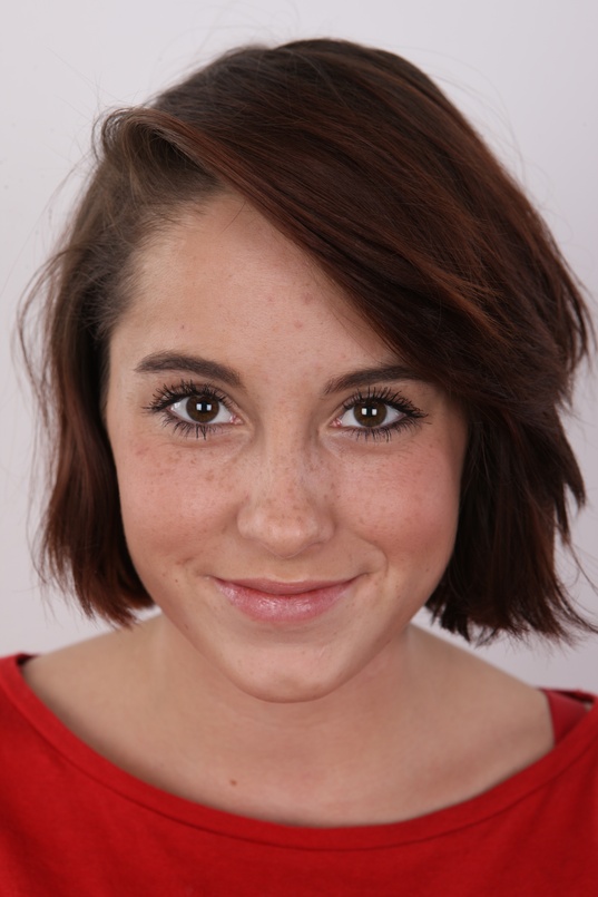 1. Download full pics of Lucie (21) from czechcasting.com