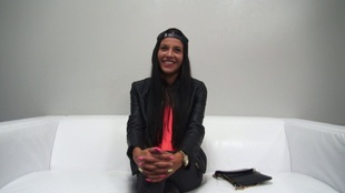 1. Download full pics of Evelin (21) from czechcasting.com