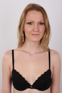 6. Download full pics of Anna (29) from czechcasting.com