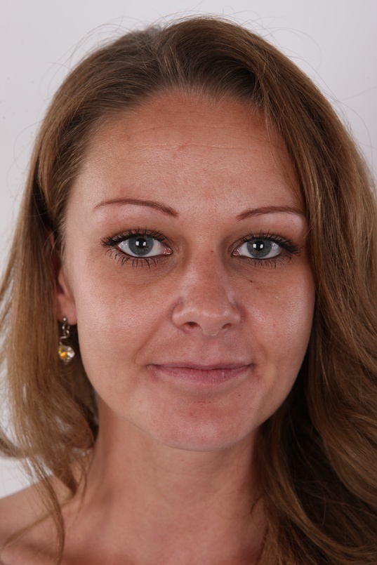 1. Download full pics of Petra (30) from czechcasting.com