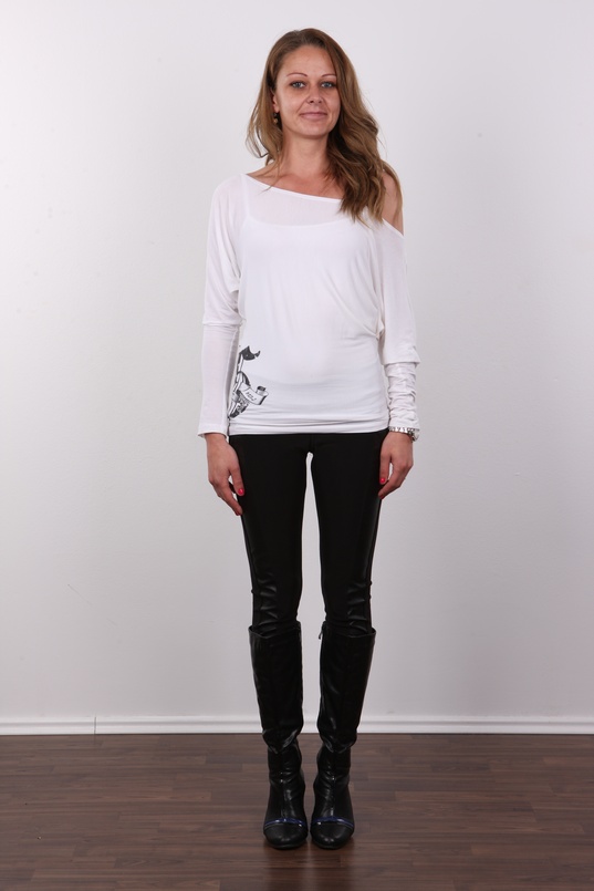 2. Download full pics of Petra (30) from czechcasting.com