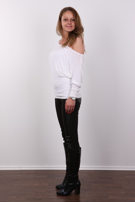 3. Download full pics of Petra (30) from czechcasting.com