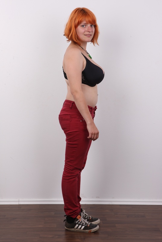 4. Download full pics of Sarka (18) from czechcasting.com