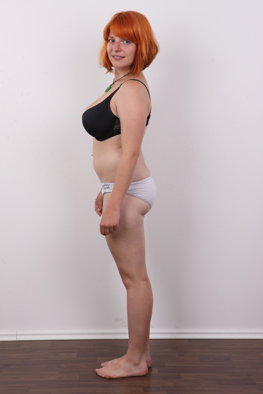 7. Download full pics of Sarka (18) from czechcasting.com