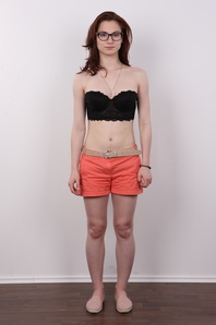 4. Download full pics of Nada (19) from czechcasting.com