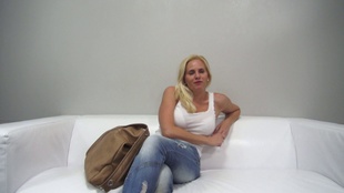 1. Download full pics of Laura (35) from czechcasting.com