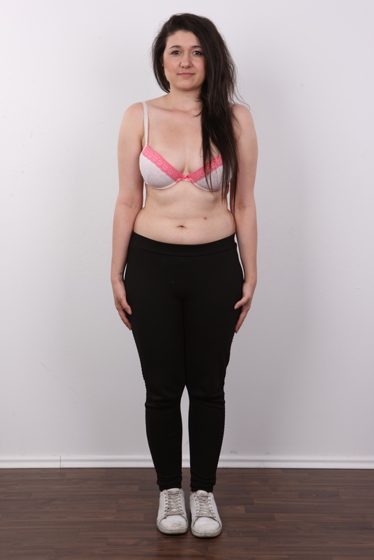 4. Download full pics of Marcela (23) from czechcasting.com