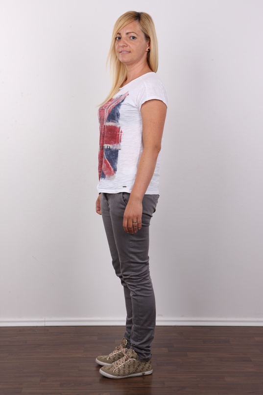 3. Download full pics of Misa (32) from czechcasting.com