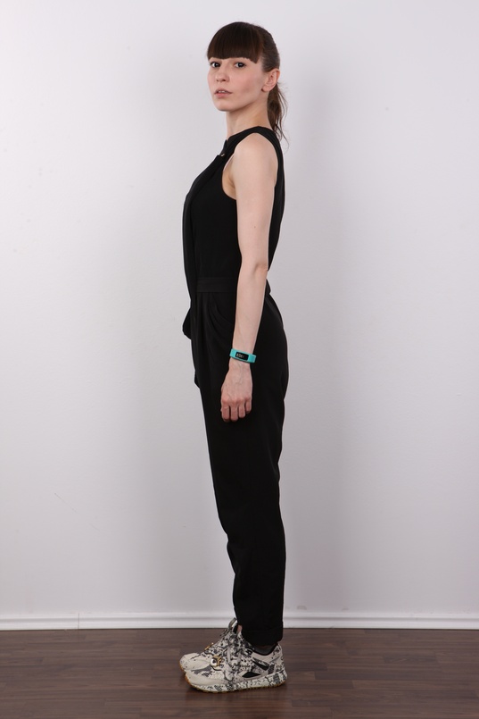 3. Download full pics of Viktorie (30) from czechcasting.com