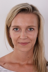 1. Download full pics of Lenka (26) from czechcasting.com