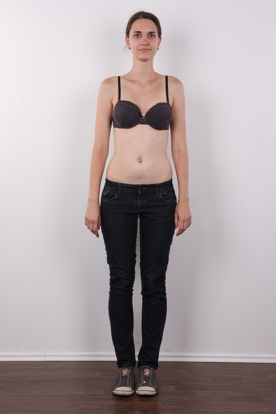 4. Download full pics of Eliska (25) from czechcasting.com