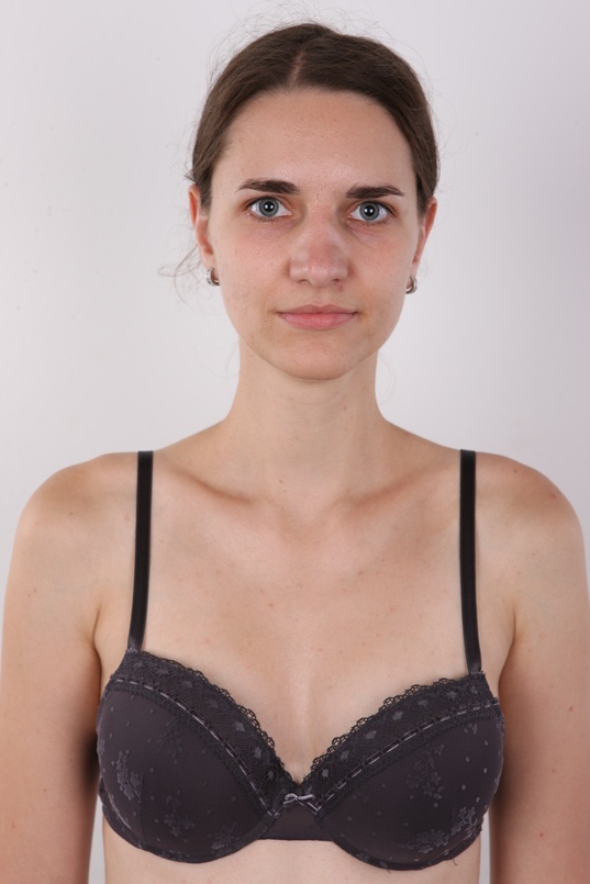 6. Download full pics of Eliska (25) from czechcasting.com