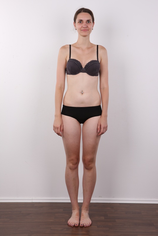 7. Download full pics of Eliska (25) from czechcasting.com