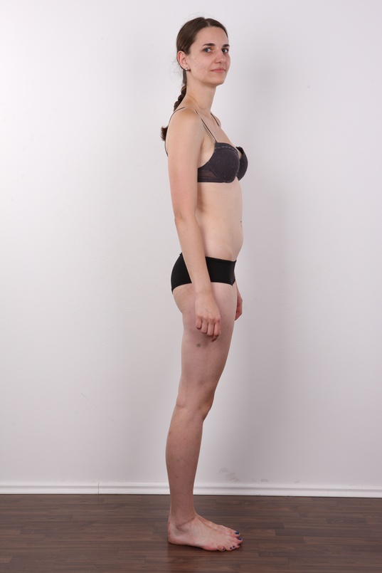 8. Download full pics of Eliska (25) from czechcasting.com