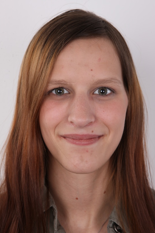 1. Download full pics of Aneta (22) from czechcasting.com