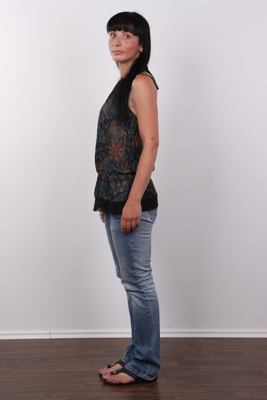 3. Download full pics of Lenka (33) from czechcasting.com