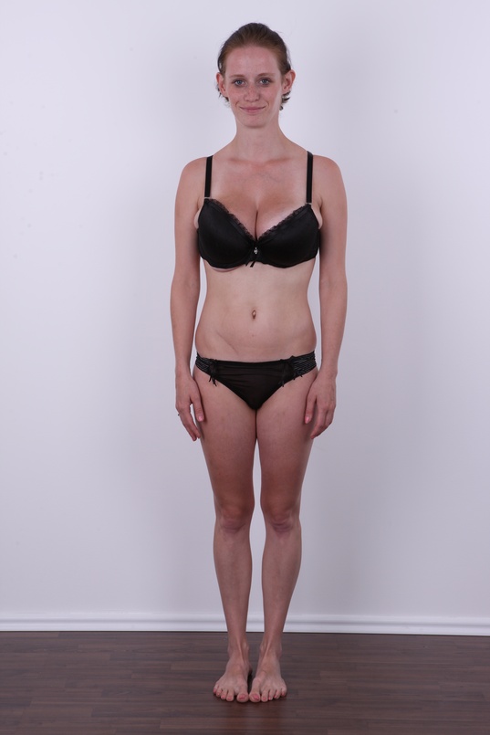 7. Download full pics of Monika (25) from czechcasting.com