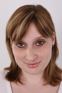 1. Download full pics of Veronika (26) from czechcasting.com