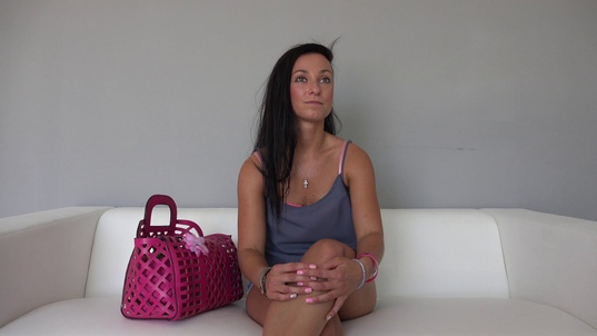 1. Download full pics of Denisa (21) from czechcasting.com