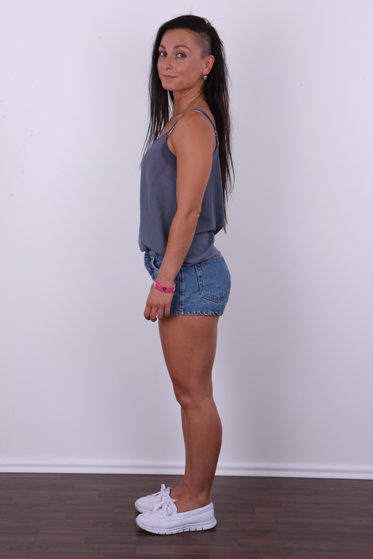 3. Download full pics of Denisa (21) from czechcasting.com