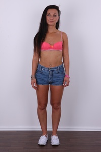 4. Download full pics of Denisa (21) from czechcasting.com