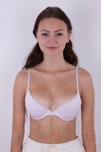 6. Download full pics of Zuzana (19) from czechcasting.com